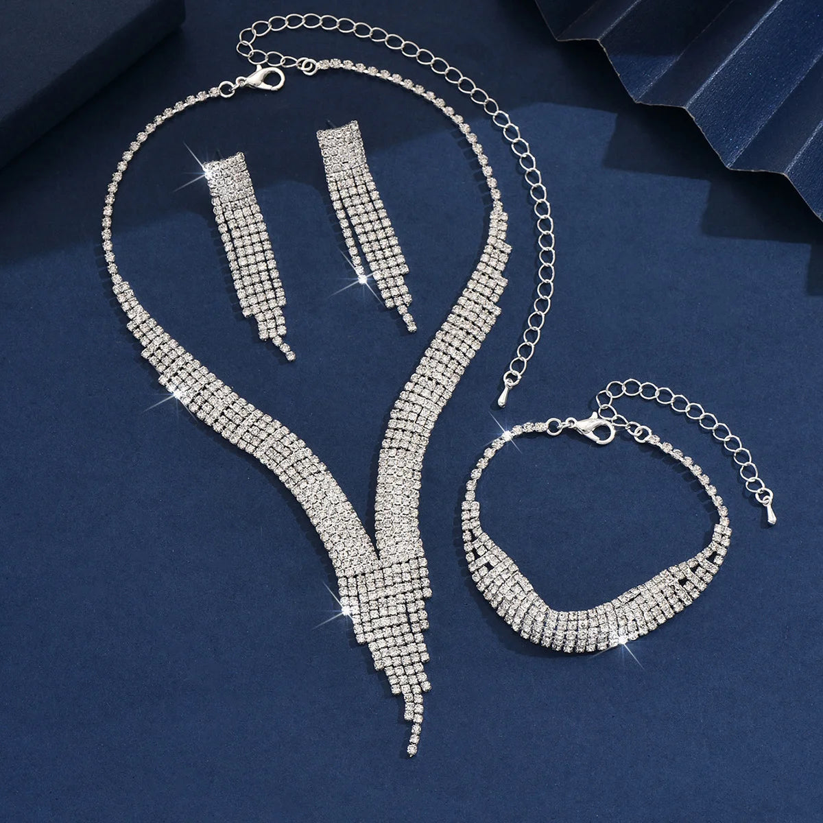 Conjunto Luxo de Noiva com Cristais – Colar de Franjas, Brincos e Pulseira