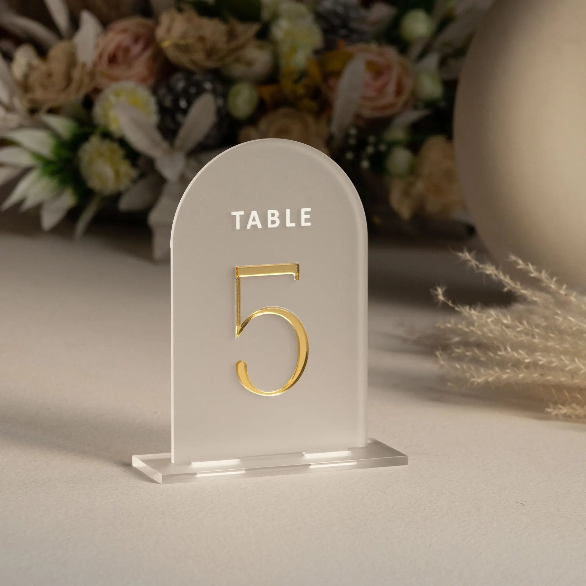 Número de Mesa em Acrílico Branco com Numeração 3D