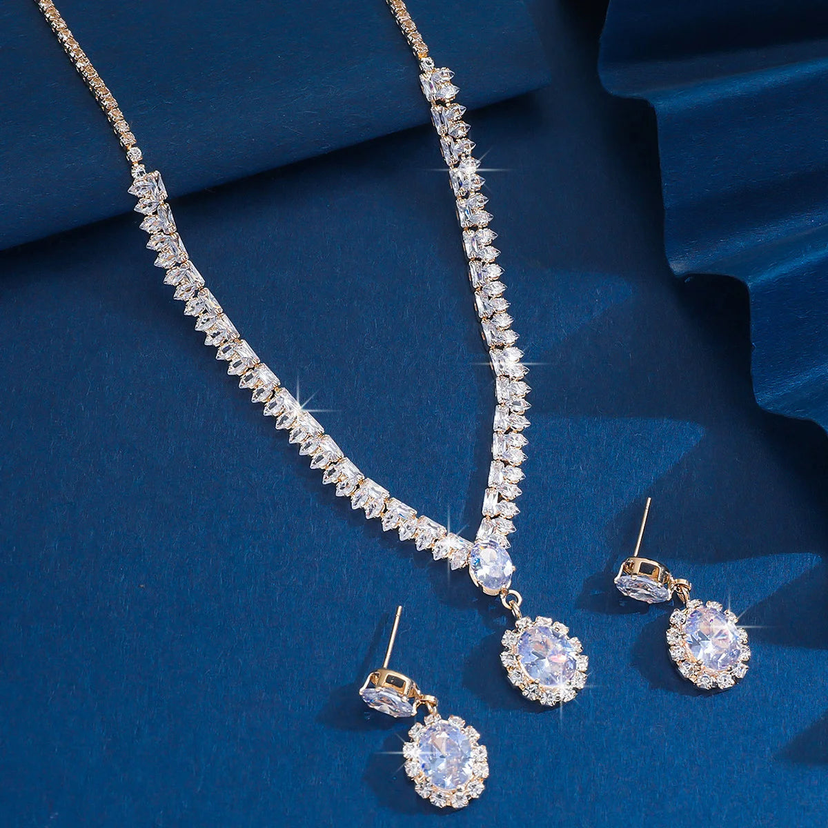 Conjunto de Joias com Zircónias – Colar e Brincos Elegantes