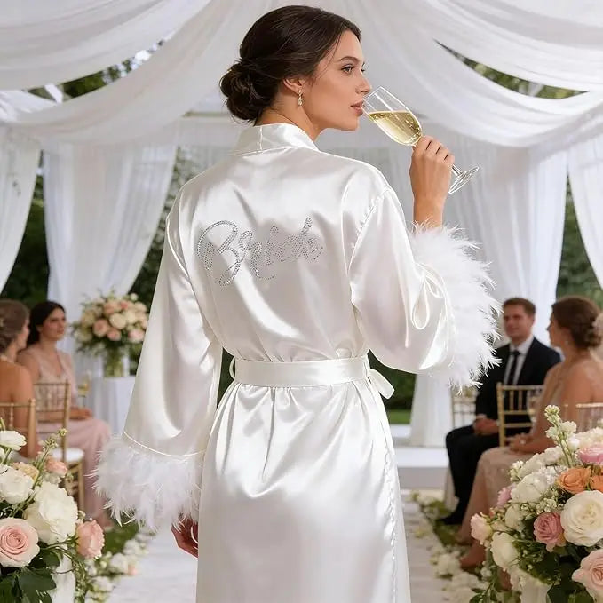 Robe de Noiva com Penas CINOLE — Sensual, Elegante e Inesquecível