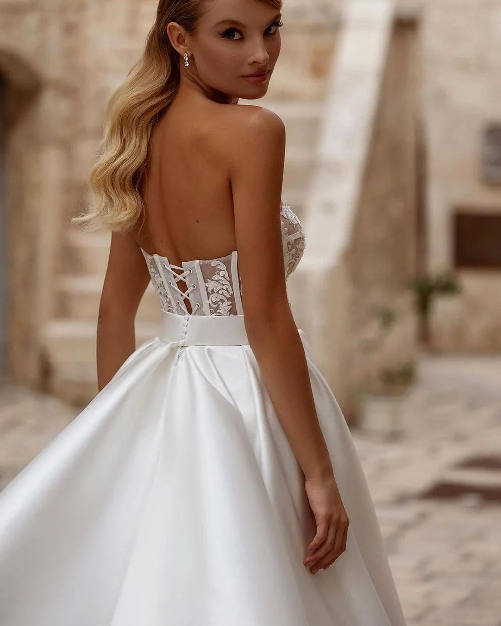 Vestido de Noiva Boho A-Line com Corpete em Renda e Mangas Removíveis