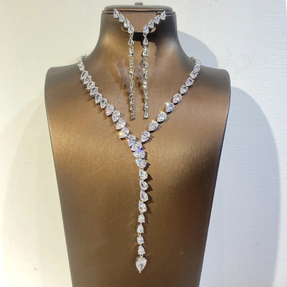 Conjunto de Joias com Zircónias Gota – Colar Choker e Brincos Elegantes