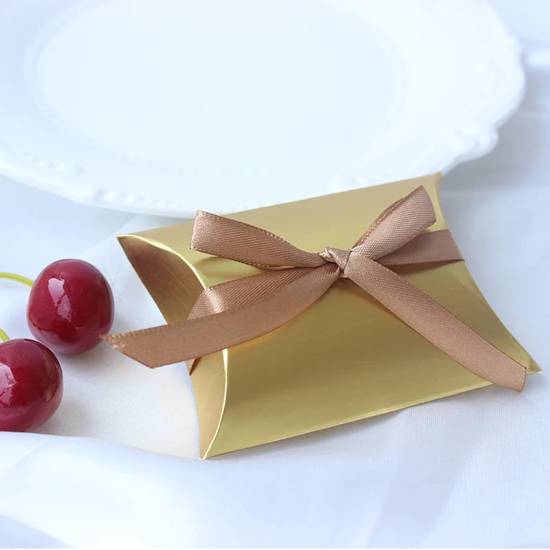 Caixa Almofada Dourada para Doces e Lembranças — Kit com 50 Unidades
