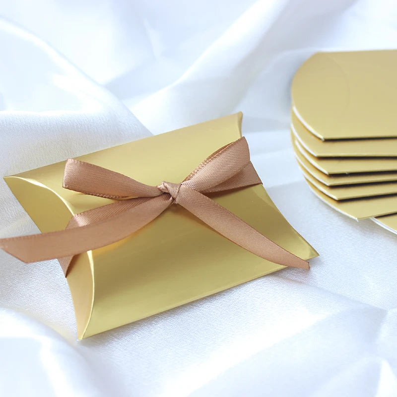 Caixa Almofada Dourada para Doces e Lembranças — Kit com 50 Unidades