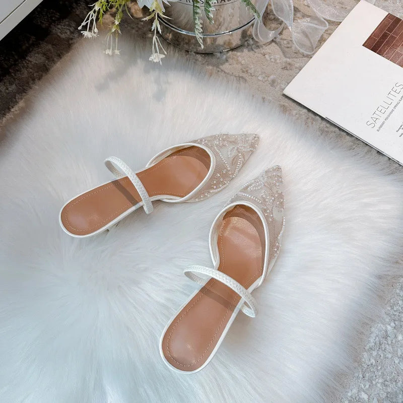 Sapatos Slingback em Malha Bordada