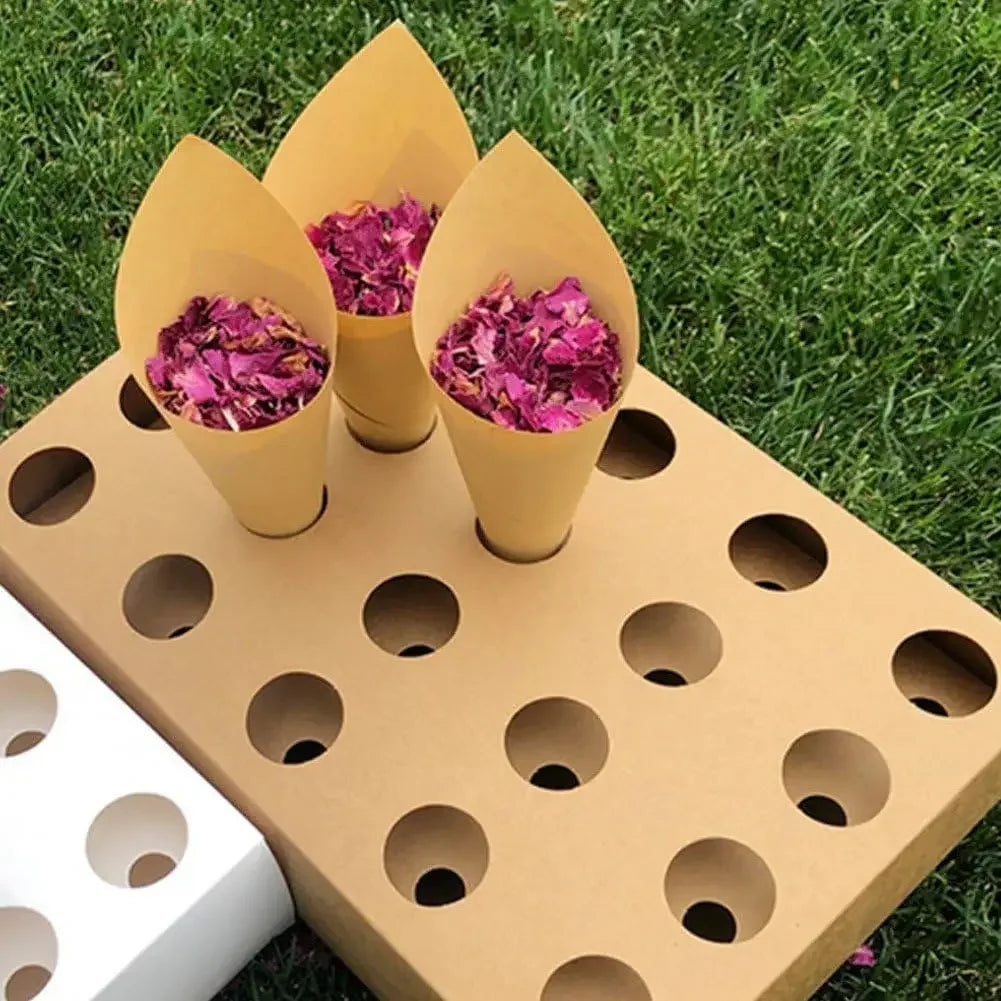 Conjunto de 30 Cones para Confettis com Caixa Suporte – Decoração para Casamentos