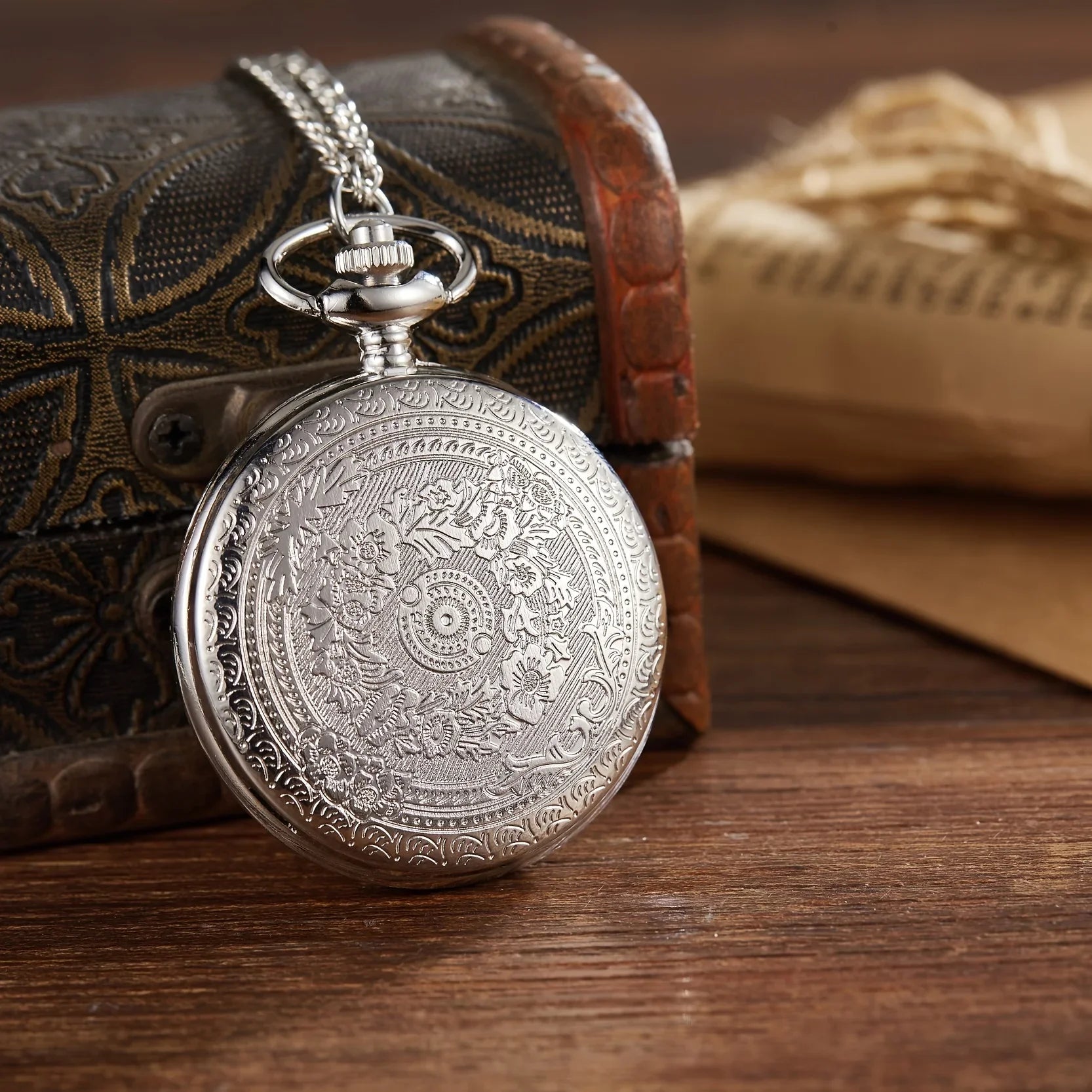Relógio de Bolso Vintage com Tampa Gravada