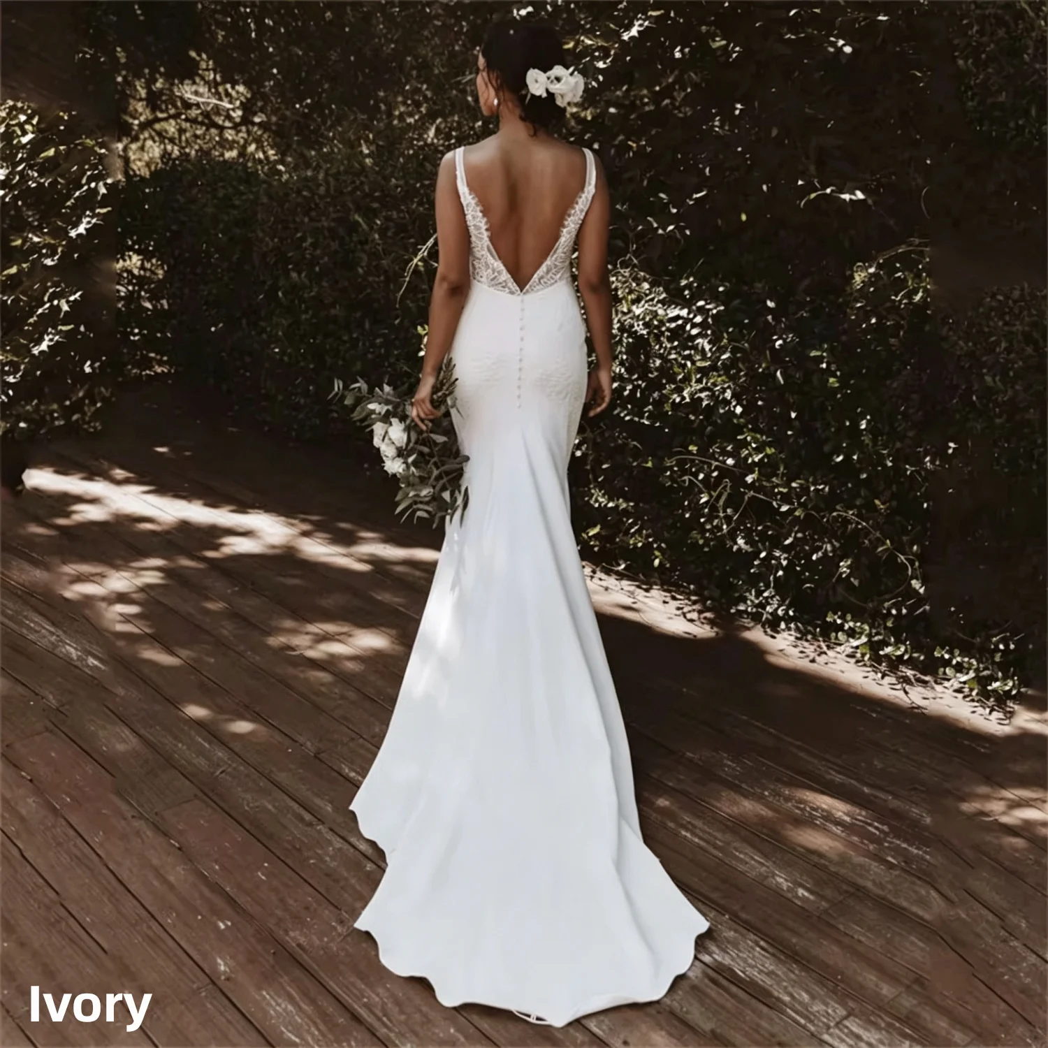 Vestido de Noiva Sereia em Renda com Costas Abertas e Alças Finas
