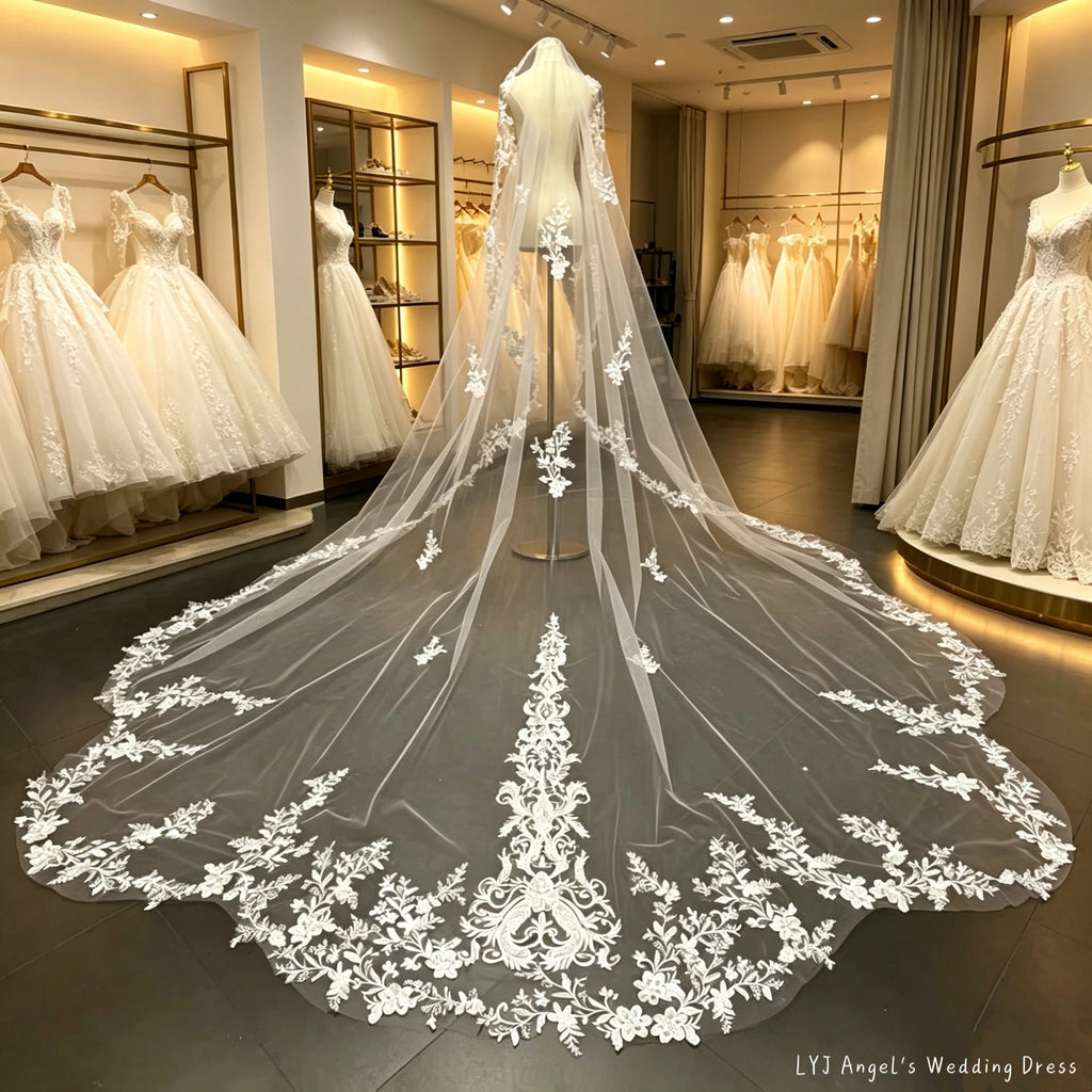 Véu Catedral de Noiva com Renda Bordada – Elegância Majestosa para um Casamento de Sonho
