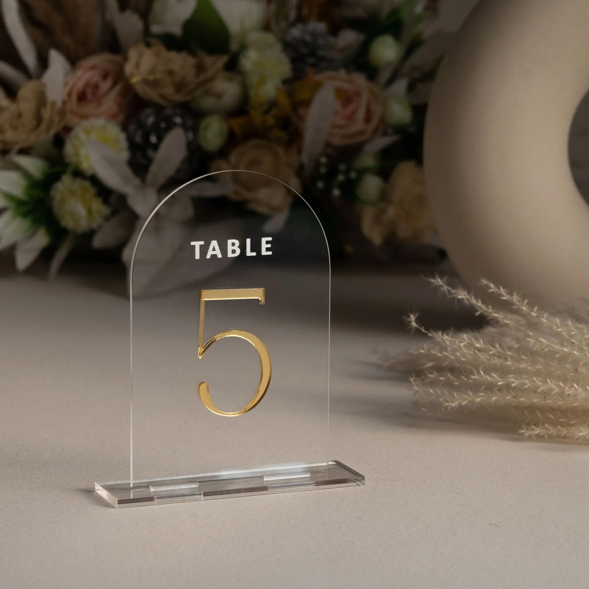 Número de Mesa em Acrílico Branco com Numeração 3D
