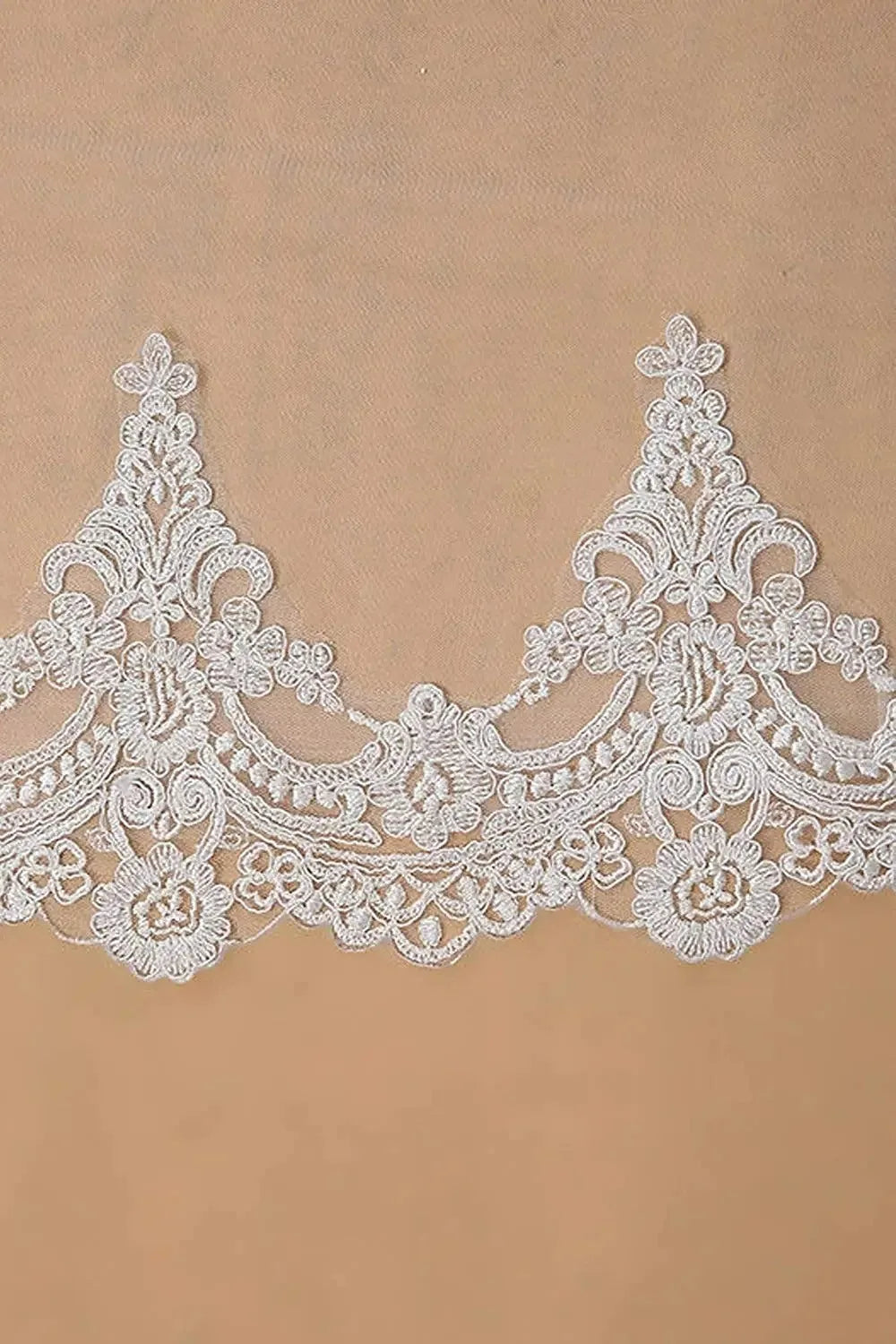 Véu de Noiva Catedral com Renda Floral – Elegância Intemporal para o Seu Grande Dia