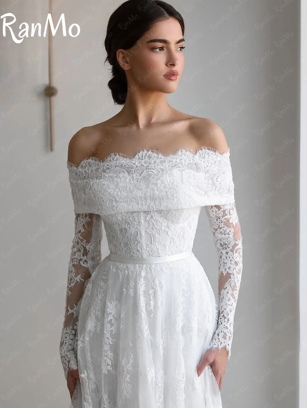 Vestido de Noiva A-Line Ombro a Ombro em Renda com Mangas Compridas