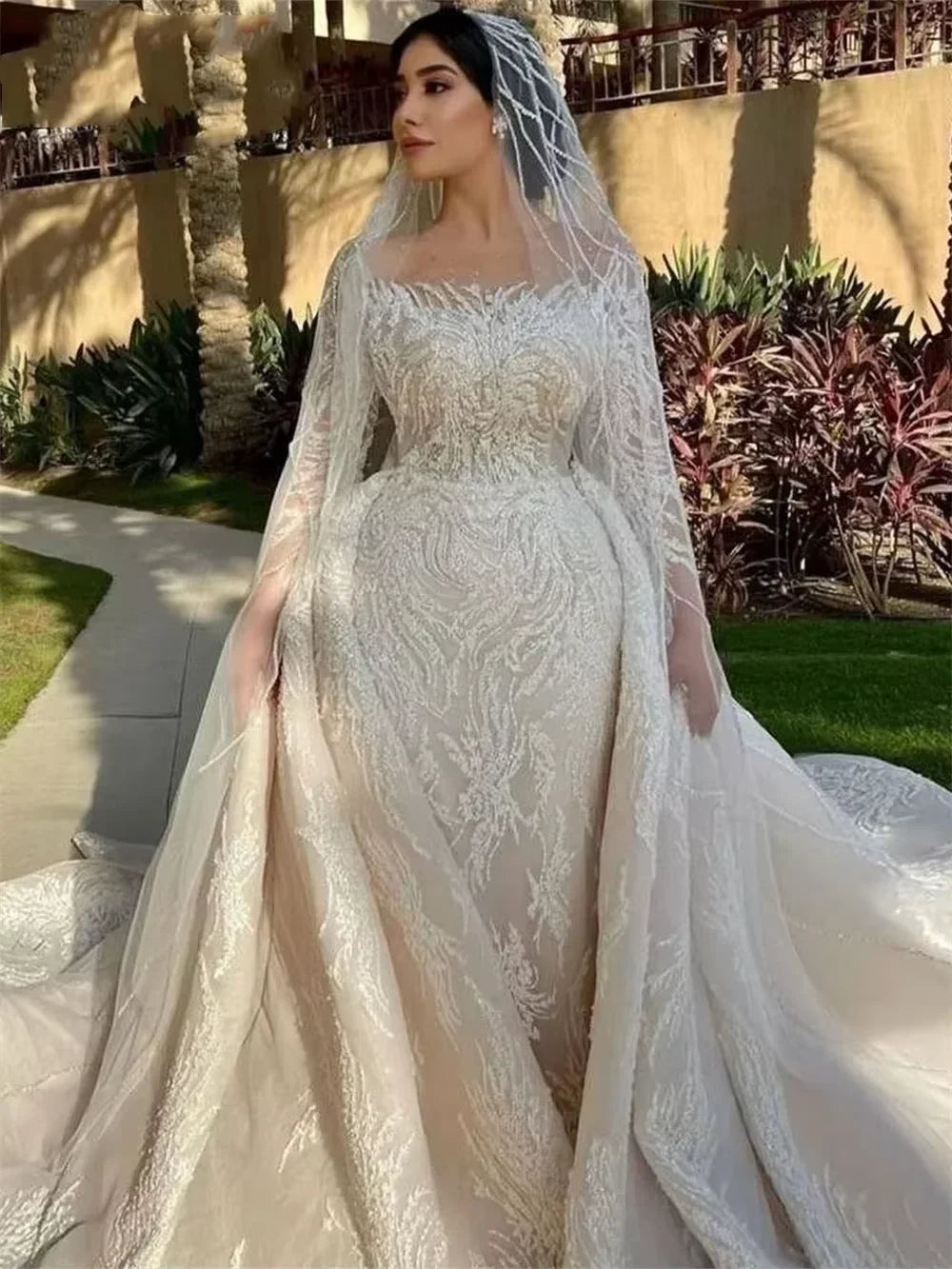 Vestido de Noiva Sereia Luxuoso com Lantejoulas, Renda e Cauda Removível