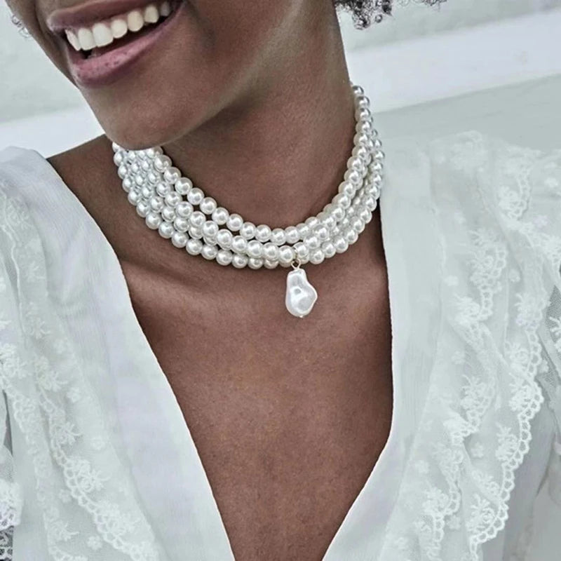 Colar Choker de Pérolas em Camadas