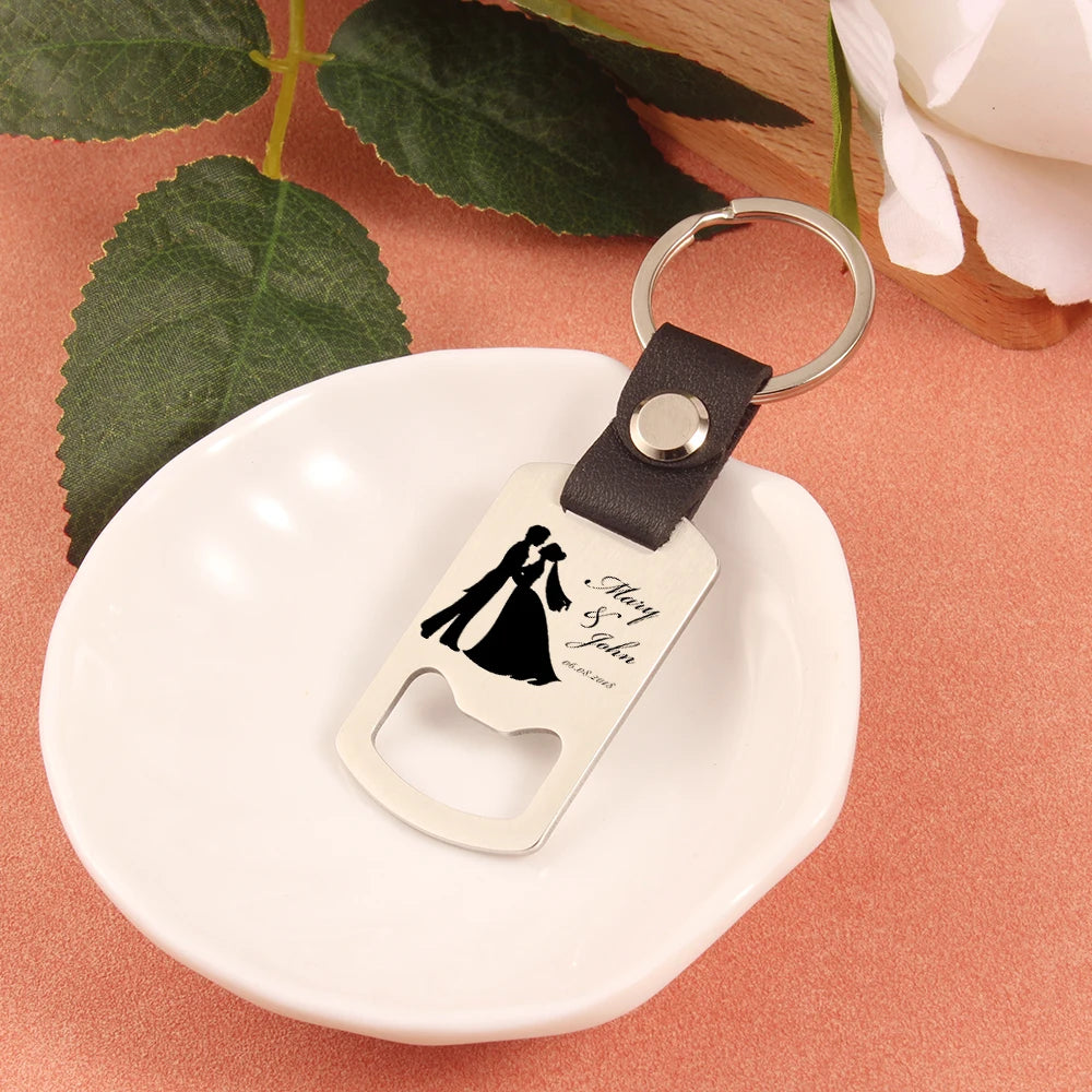 Chaveiro Abridor Personalizado em Couro e Aço – Lembrança Elegante para Casamento