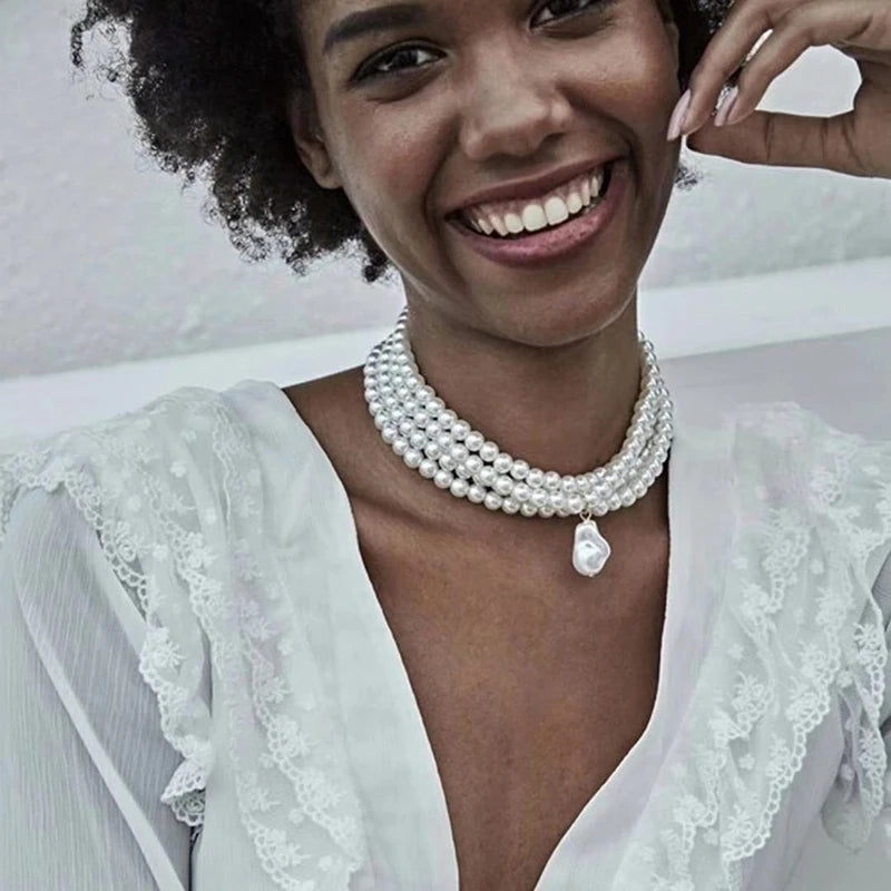 Colar Choker de Pérolas em Camadas