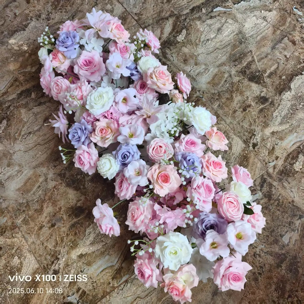 Arranjo Floral Artificial Luxo 2 m – Rosas em Seda para Mesas, Arcos e Casamentos