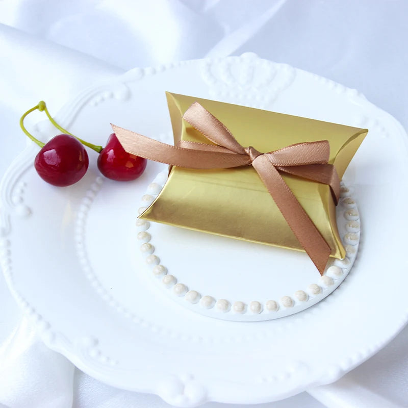 Caixa Almofada Dourada para Doces e Lembranças — Kit com 50 Unidades