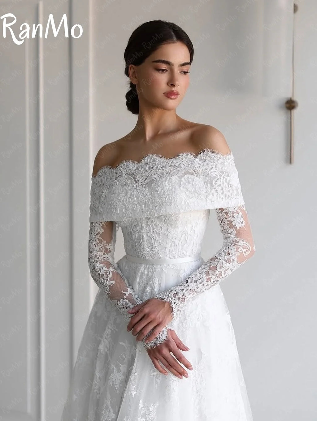 Vestido de Noiva A-Line Ombro a Ombro em Renda com Mangas Compridas