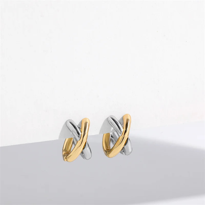 Brincos Elegantes com Zircónias e Design Cruzado