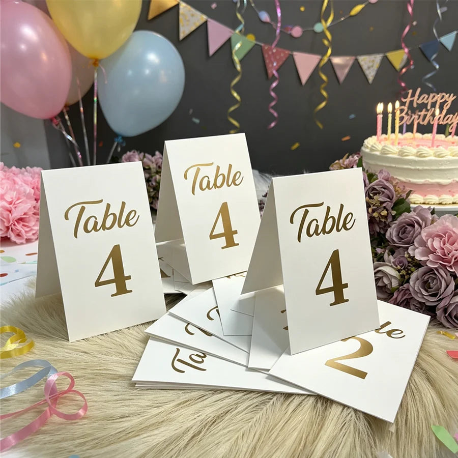 Cartões de Número de Mesa Dobráveis com Acabamento Dourado (Conjunto de 21)