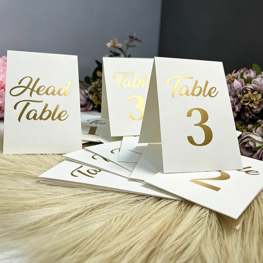 Cartões de Número de Mesa Dobráveis com Acabamento Dourado (Conjunto de 21)