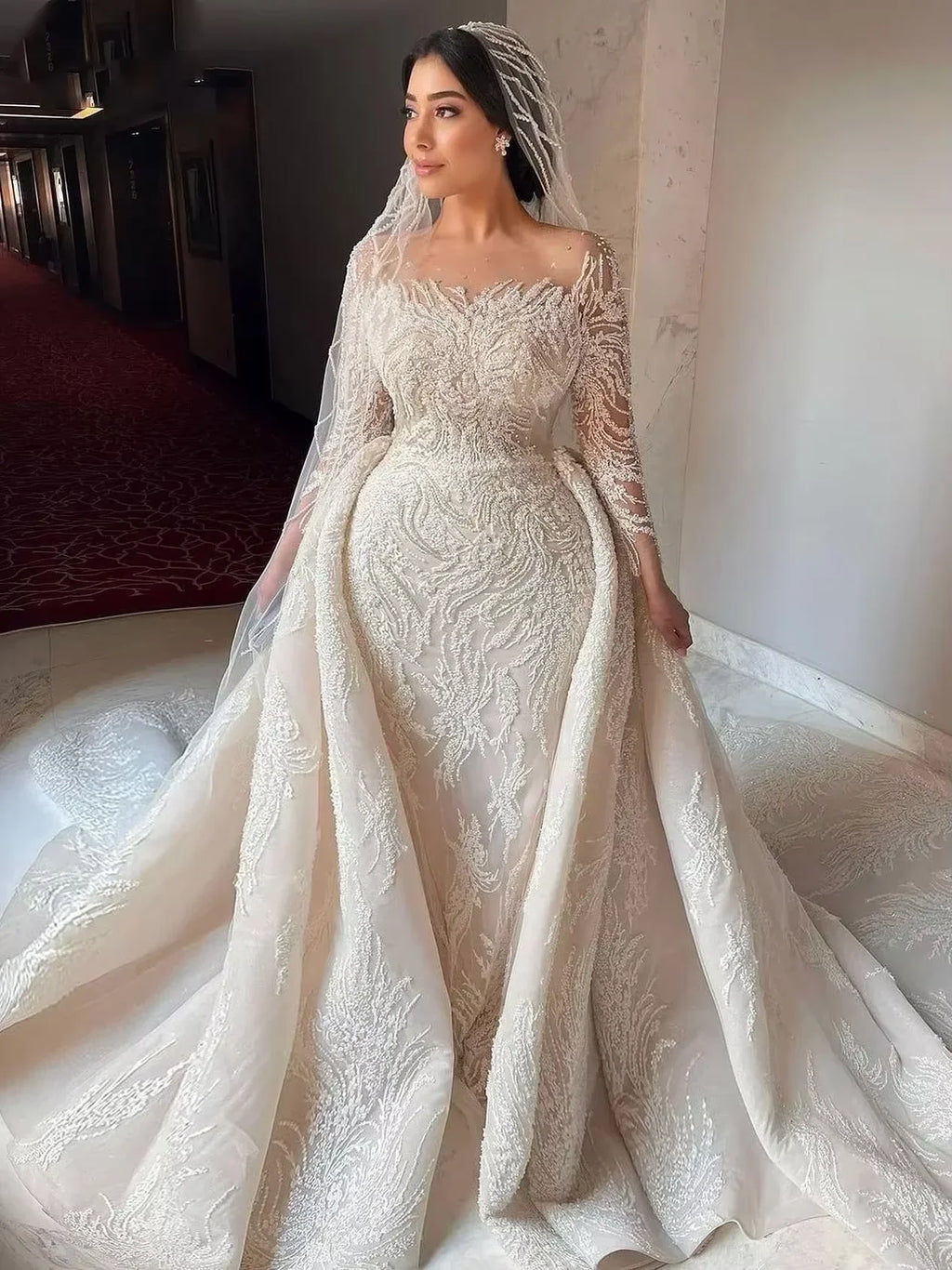 Vestido de Noiva Sereia Luxuoso com Lantejoulas, Renda e Cauda Removível