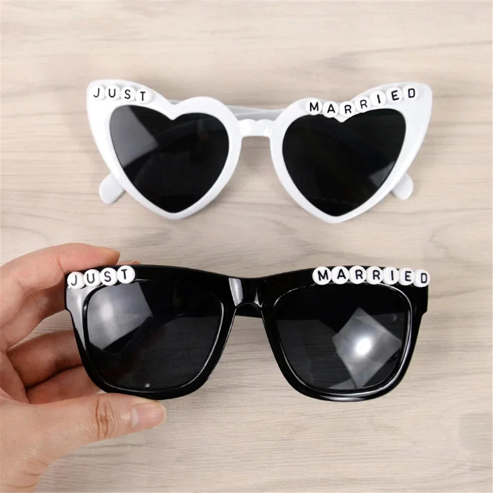 Óculos "Mr & Mrs" com Pérolas – Conjunto de 2 para Casamento e Despedida de Solteira