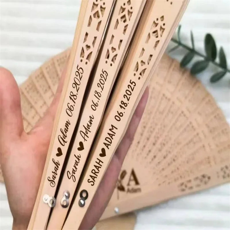 Leques de Madeira Personalizados para Casamento