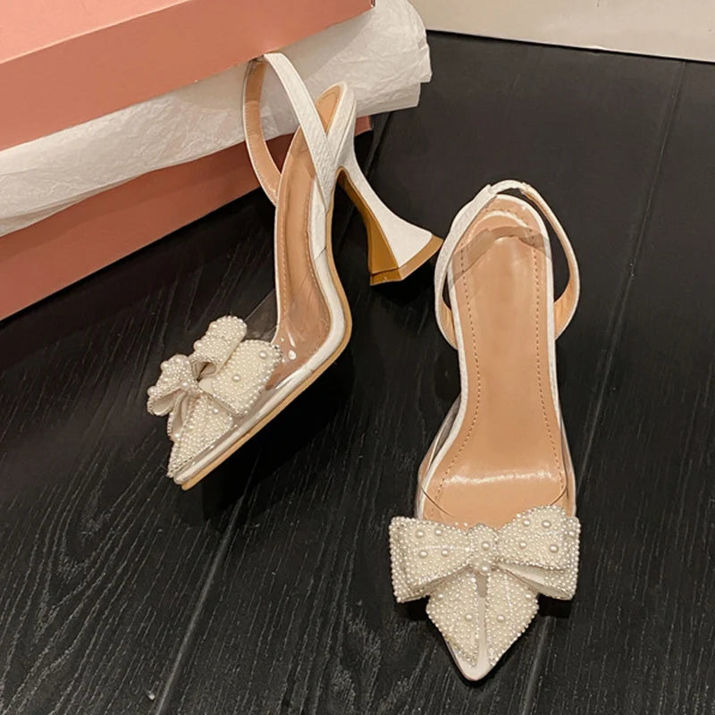 Sapatos de Noiva Transparentes com Laço em Pérolas