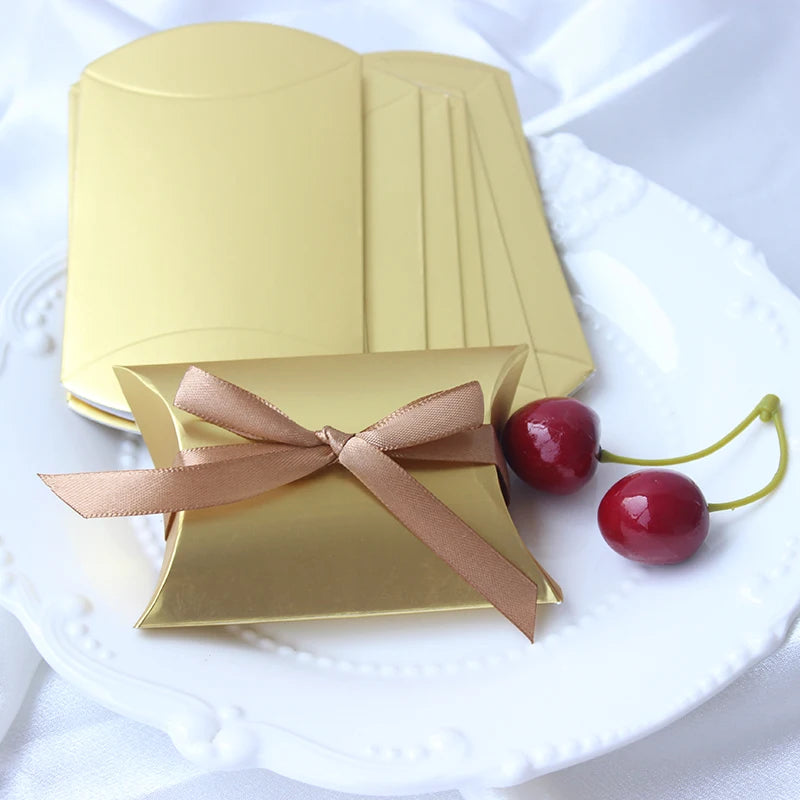 Caixa Almofada Dourada para Doces e Lembranças — Kit com 50 Unidades