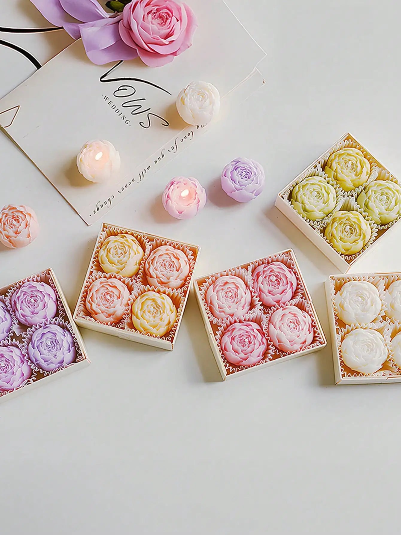 Kit com 4 Velas Artesanais em Forma de Rosa — Caixa Presente