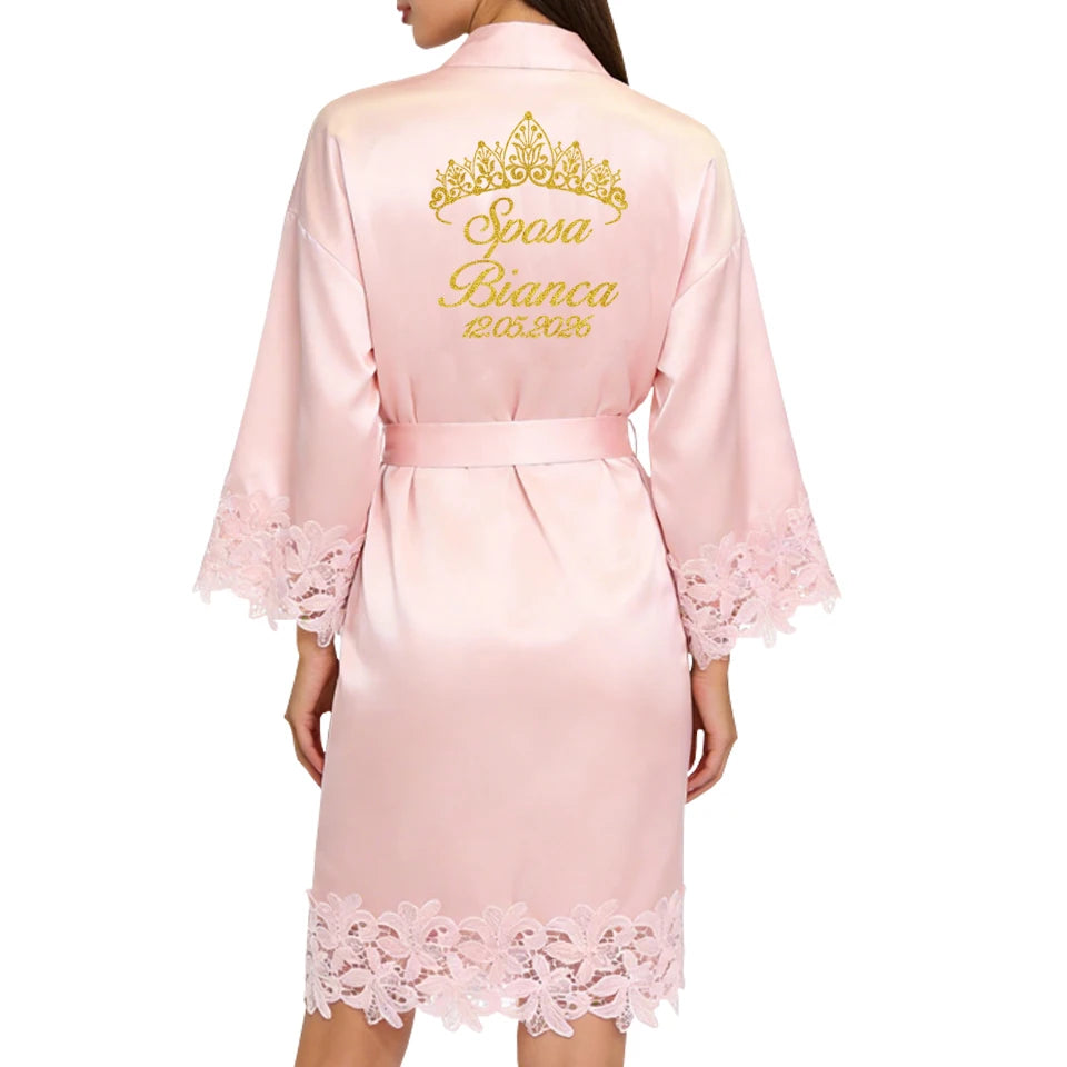 Robe Personalizado para Noiva – Com Nome e Data Bordados | Roupão de Cetim com Renda para Casamento