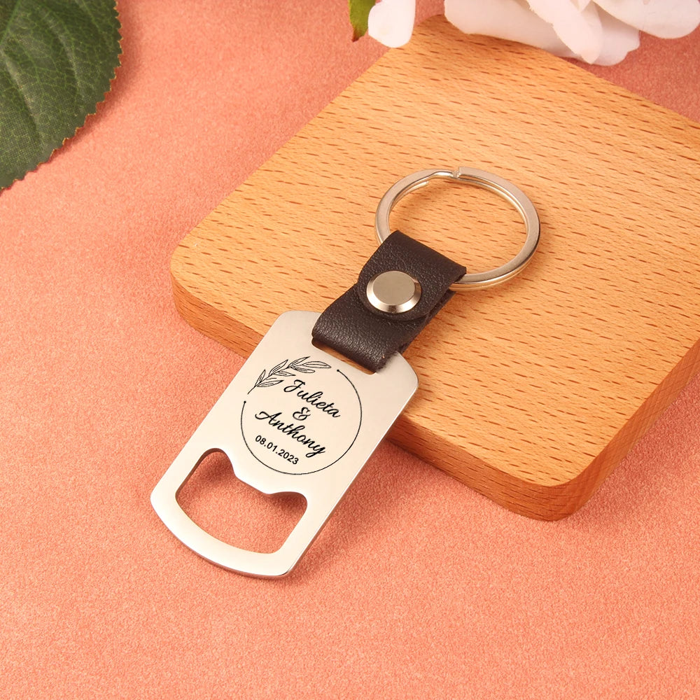 Chaveiro Abridor Personalizado em Couro e Aço – Lembrança Elegante para Casamento