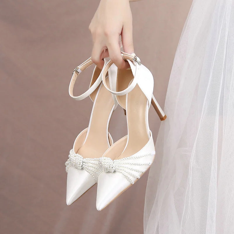Sapatos de Noiva em Cetim com Pérolas
