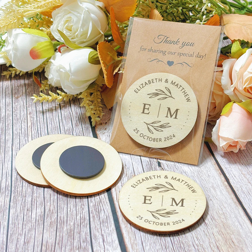 Íman de Madeira Personalizado com Cartão “Thank You” – Lembrança de Casamento Elegante