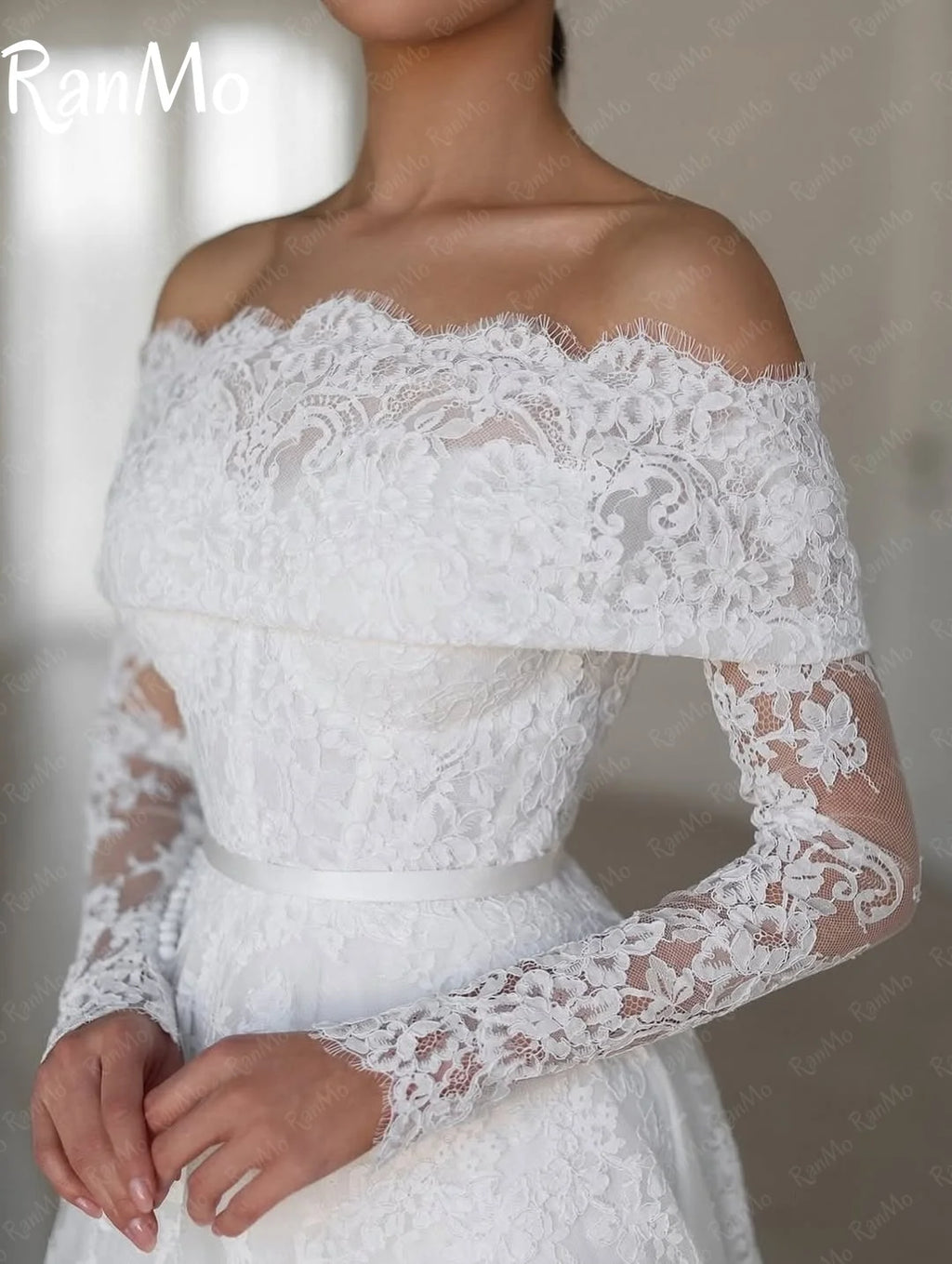 Vestido de Noiva A-Line Ombro a Ombro em Renda com Mangas Compridas