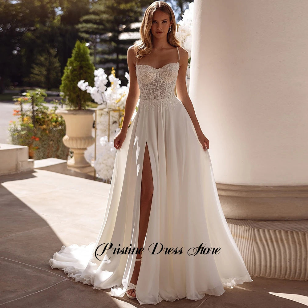 Vestido de Noiva de Praia em Chiffon com Alças Finas e Fenda Lateral