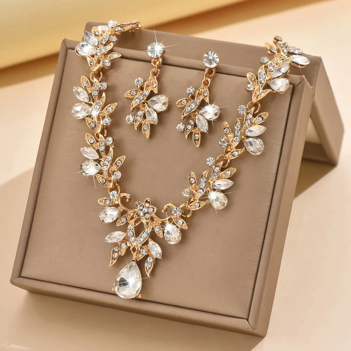 Conjunto de Joias com Cristais
