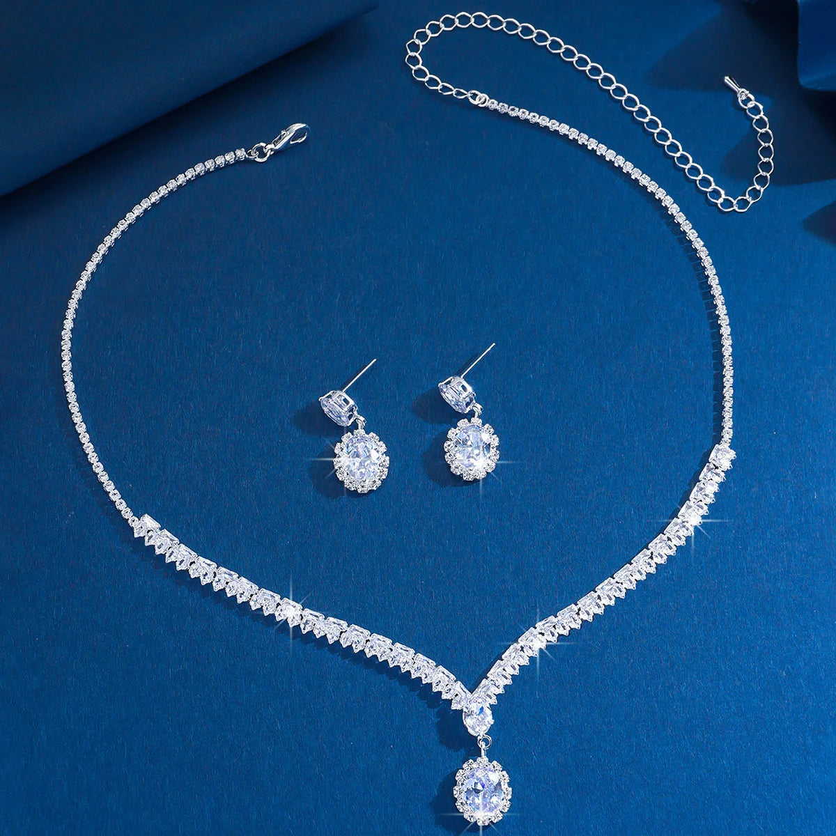 Conjunto de Joias com Zircónias – Colar e Brincos Elegantes