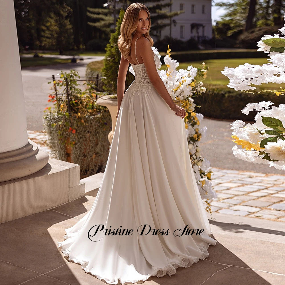 Vestido de Noiva de Praia em Chiffon com Alças Finas e Fenda Lateral