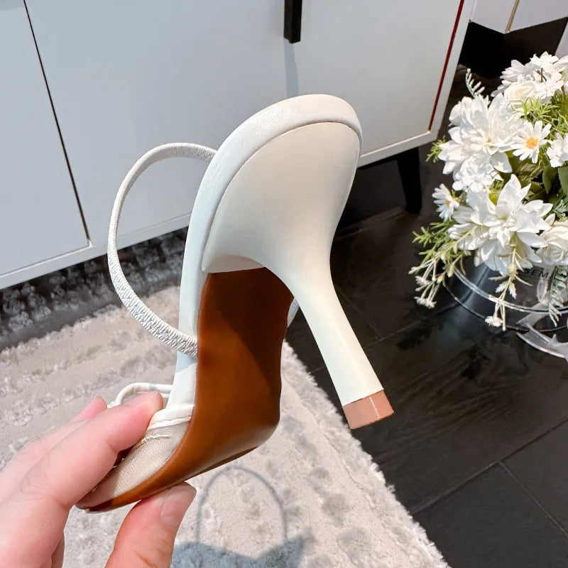 Sapatos Slingback em Malha Bordada