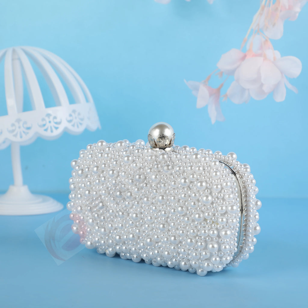 Clutch Luxo Bordada com Pérolas