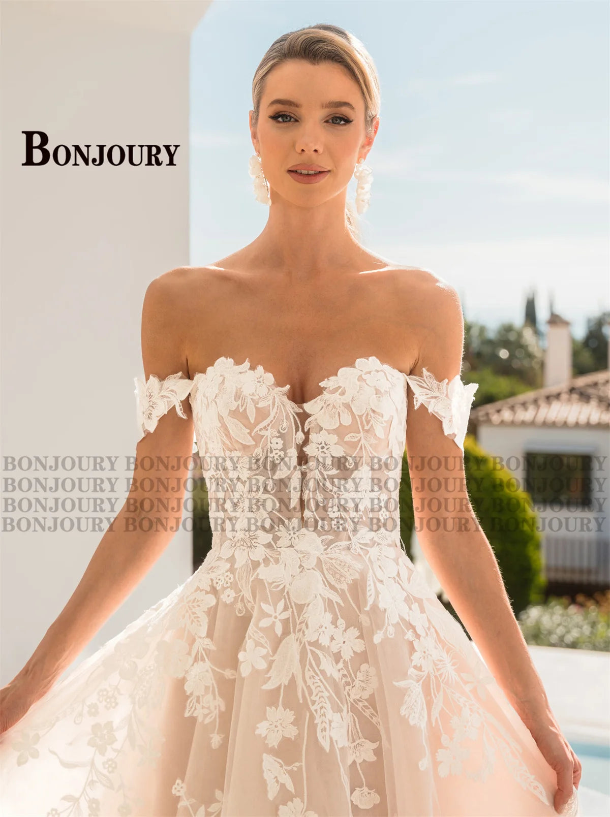 Vestido de Noiva BONJOURY em Linha A com Ombros à Mostra