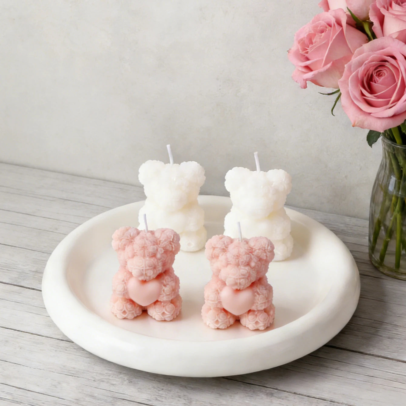 Vela Aromática Ursinho de Rosas — Lembrança Romântica e Presente Especial