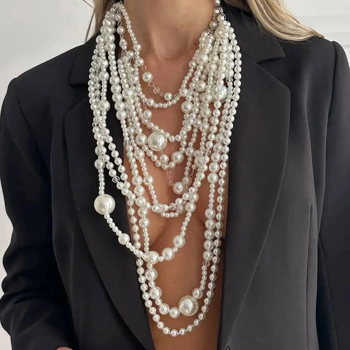 Colar Choker Multicamadas com Pérolas e Franjas