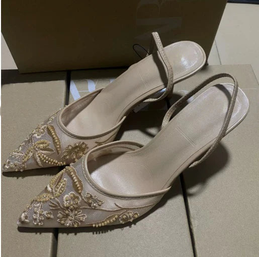 Sapatos Slingback em Malha Bordada