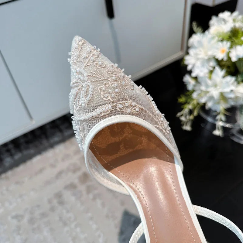 Sapatos Slingback em Malha Bordada