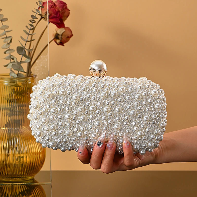 Clutch Luxo Bordada com Pérolas