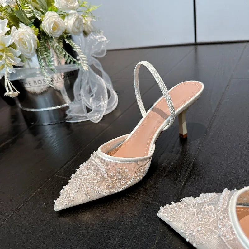 Sapatos Slingback em Malha Bordada